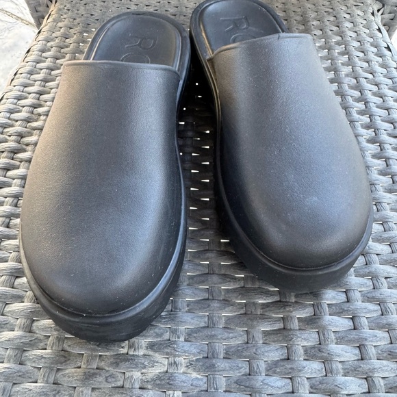 Roxy Black Slip-On Clogs Sz 9 - Picture 3 of 5
